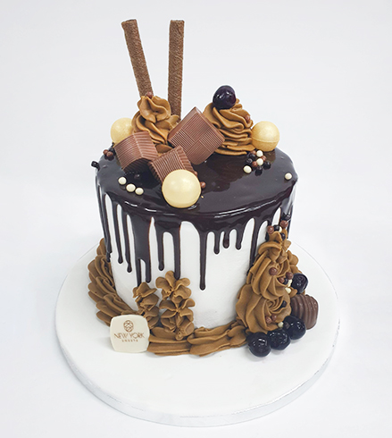 Cake with Chocolates 03